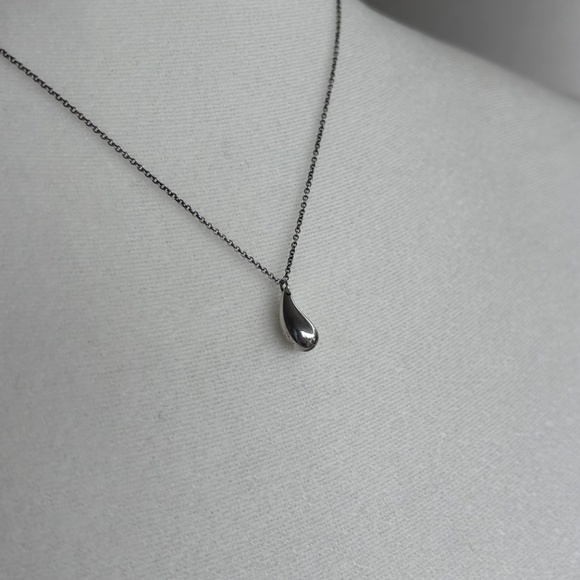 Tiffany's Silver Teardrop Necklace Elsa Peretti - Picture 3 of 8